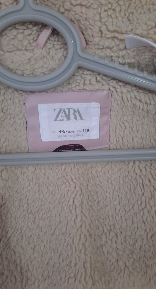 Kız Çocuk Pembe Desenli Düğmeli Yağmurluk - Görsel 4