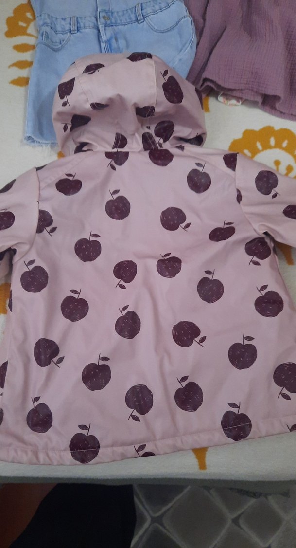 Kız Çocuk Pembe Desenli Düğmeli Yağmurluk - Görsel 2