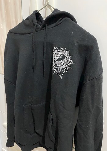 Kızıl Örümcek Desenli Siyah Kapüşonlu Sweatshirt