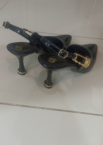 36 Beden siyah Renk Siyah Parlak Tokalı Stiletto