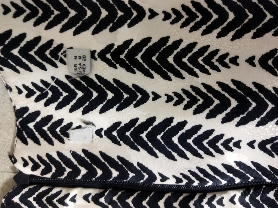 V Yaka Kolsuz Midi Desenli Elbise - Görsel 3