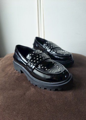 Parlak Siyah Çivili kız çocuk Loafer - Görsel 2