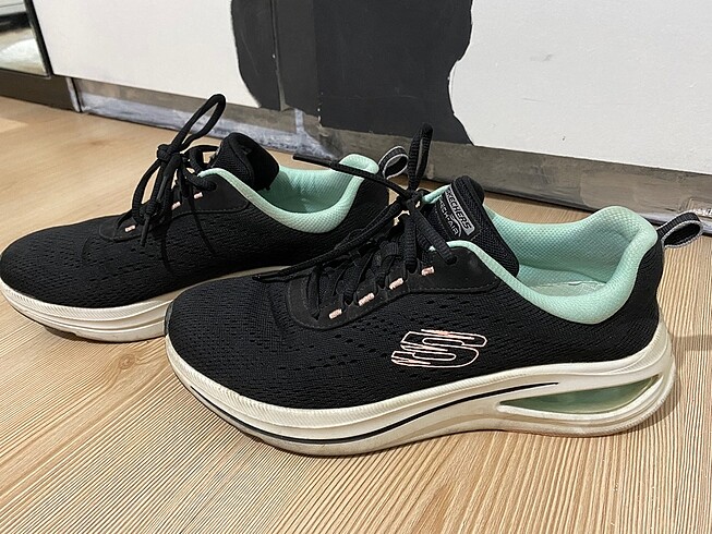 39 Beden siyah Renk Skechers spor ayakkabı 39 numara