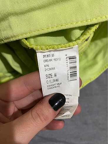 44 Beden Neon yeşil kot şort