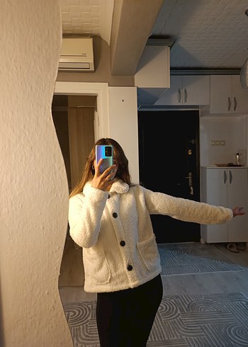 Beyaz Peluş Detaylı Kadın Kışlık Ceket - Görsel 2