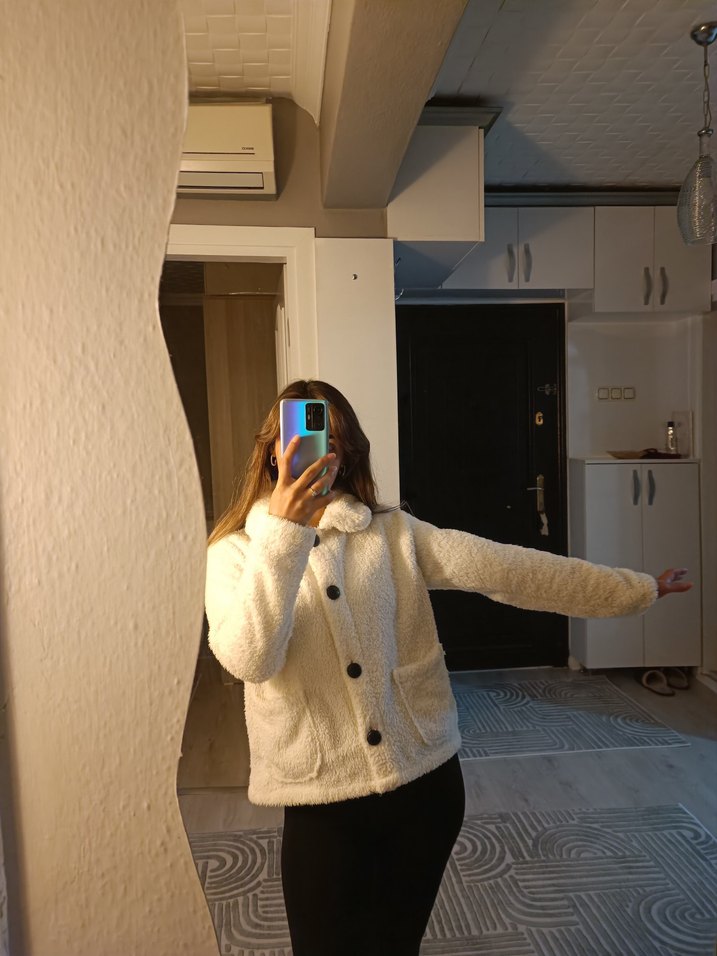 Beyaz Peluş Detaylı Kadın Kışlık Ceket - Görsel 2