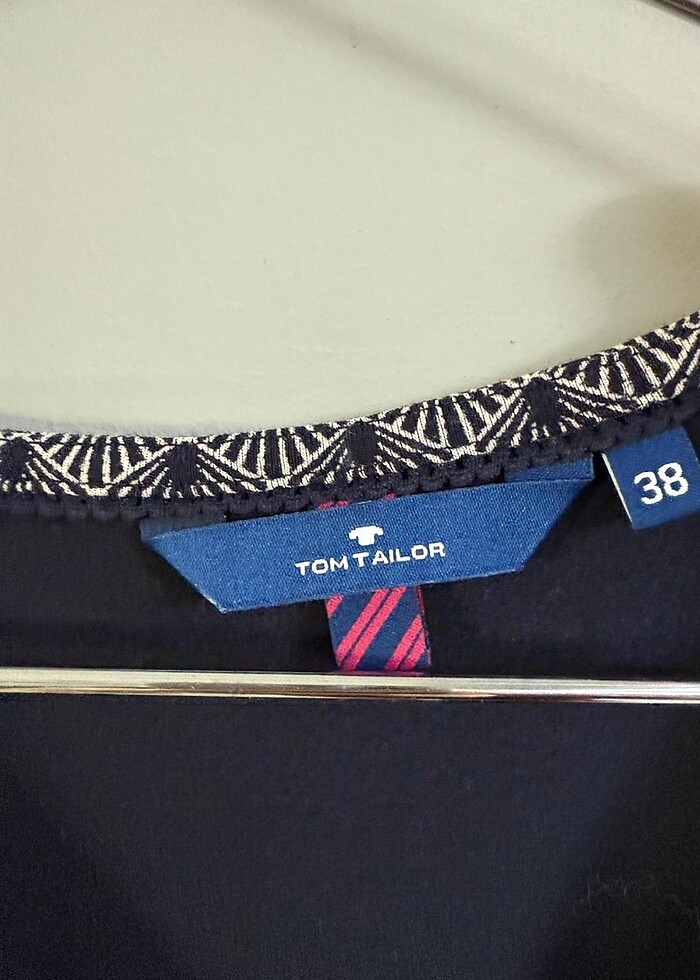 Önü dekolteli elbise - Görsel 3