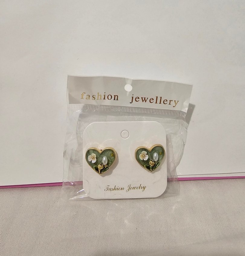 Yeni Etiketli Kalp Çiçek Ve İncili Küpe - Görsel 3