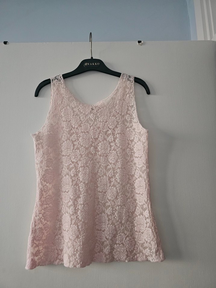 Pudra Pembe Çiçekli Dantel Bluz — görsel 3/4