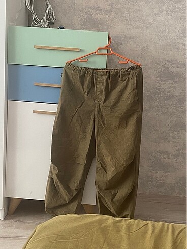 yesil lastikli paraşüt pantolon