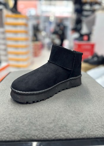 Siyah Kürklü Kadın  Bot - Görsel 2