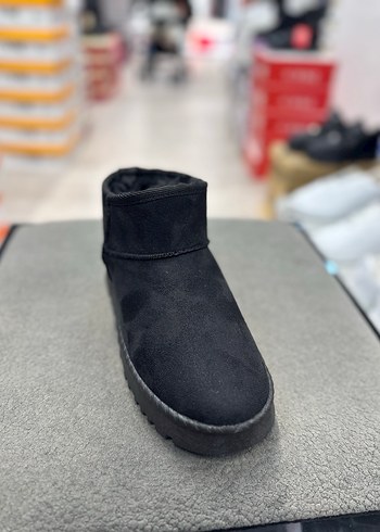 Siyah Kürklü Kadın  Bot - Görsel 3