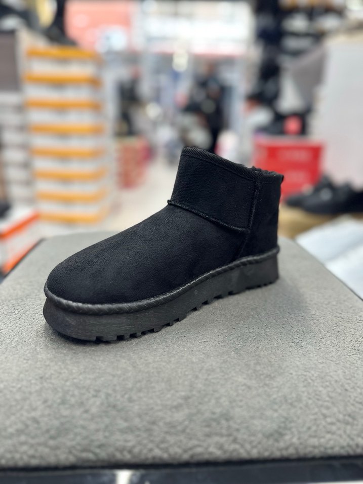 Siyah Kürklü Kadın  Bot - Görsel 2