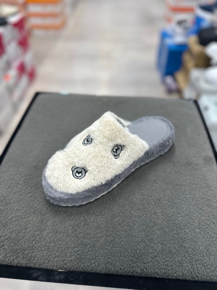 Gri Tabanlı Beyaz Nakışlı Kadın Ev Terliği - Görsel 2