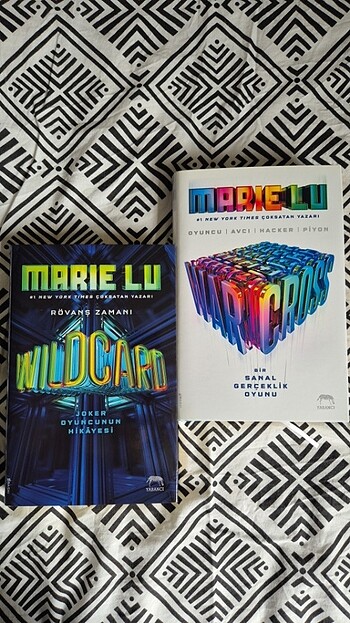 Warcross serisi