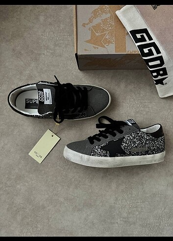 Golden Goose Deluxe Golden Goose Luxury Sneaker