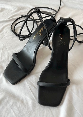 38 Beden Siyah Bağcıklı Stiletto
