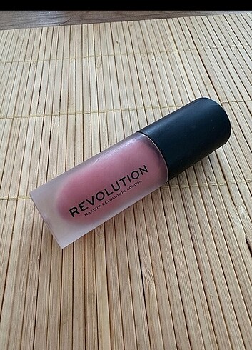 Revolution gloss