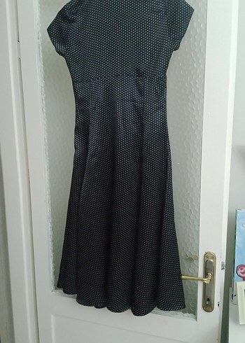 Düğmeli Siyah Puantiyeli Uzun Elbise - Görsel 4