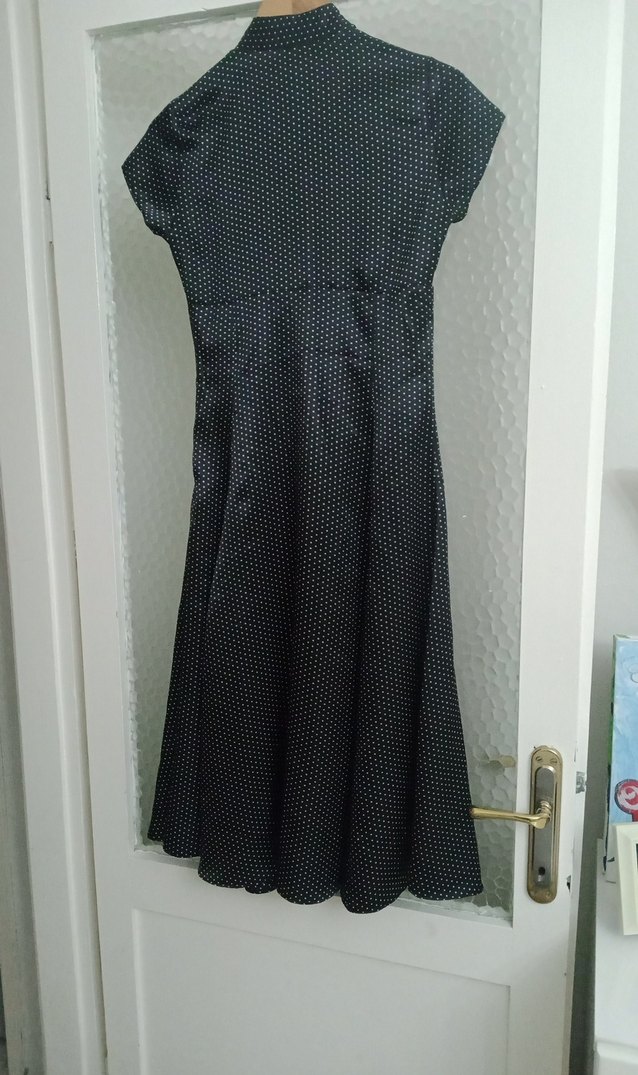 Düğmeli Siyah Puantiyeli Uzun Elbise - Görsel 4