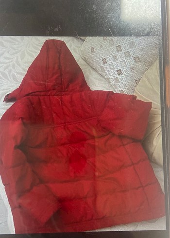 6 Yaş Beden Erkek Çocuk Kırmızı Kapüşonlu Kışlık Mont