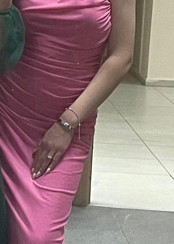 l Beden BEKARLIĞA VEDA ELBISE PEMBE TÜLLÜ TEK OMUZ ELBISE ESRA HELVACI