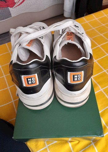 Beyaz Metal Tokalı Blok Topuk Spor Ayakkabı - Görsel 5