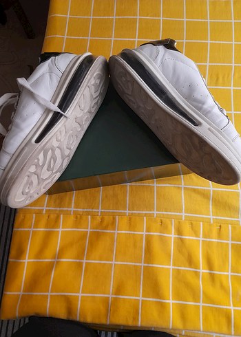 Beyaz Metal Tokalı Blok Topuk Spor Ayakkabı - Görsel 4