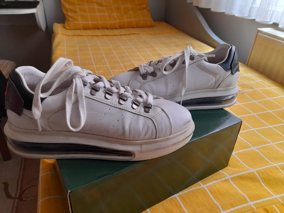 Beyaz Metal Tokalı Blok Topuk Spor Ayakkabı - Görsel 3