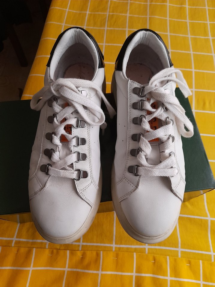 Beyaz Metal Tokalı Blok Topuk Spor Ayakkabı - Görsel 2