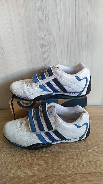 33 Beden Adidas çocuk spor ayakkabı