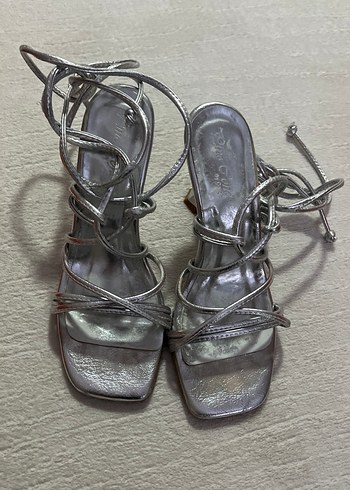 Zara Gri Metal Stiletto Kadın Ayakkabı