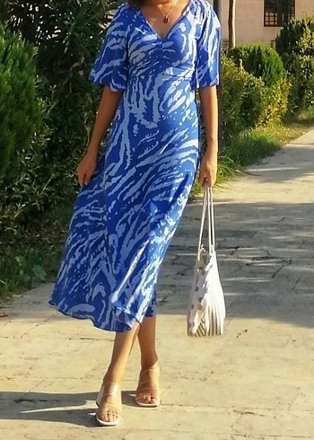 Mavi V Yakalı Salaş Uzun Elbise - Görsel 2