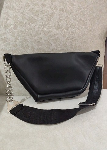 Siyah Deri Bel Çantası - Görsel 2