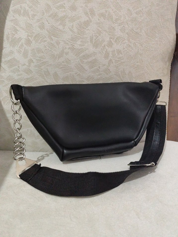 Siyah Deri Bel Çantası - Görsel 2