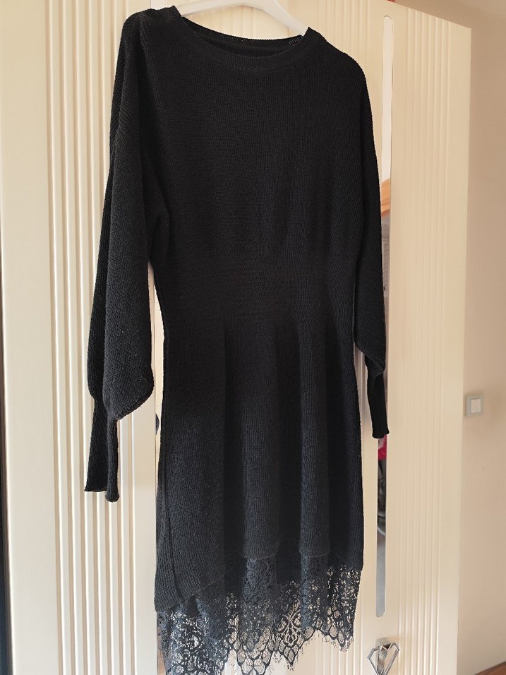 Dantel Detaylı Siyah Uzun Triko Elbise - Görsel 3