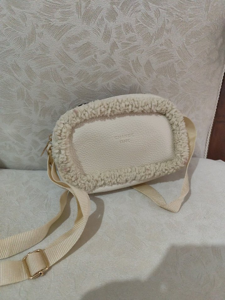Beyaz Kürk Detaylı Kadın Omuz Çantası - Görsel 4