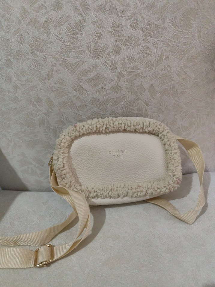 Beyaz Kürk Detaylı Kadın Omuz Çantası - Görsel 5
