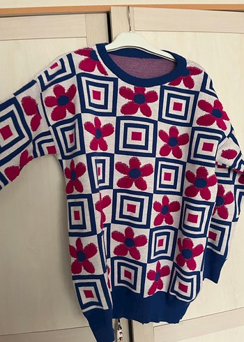 Çiçek ve Kare Desenli Renkli Triko Kazak - Görsel 3