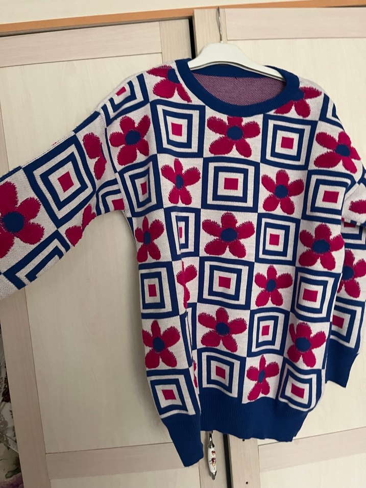 Çiçek ve Kare Desenli Renkli Triko Kazak - Görsel 2