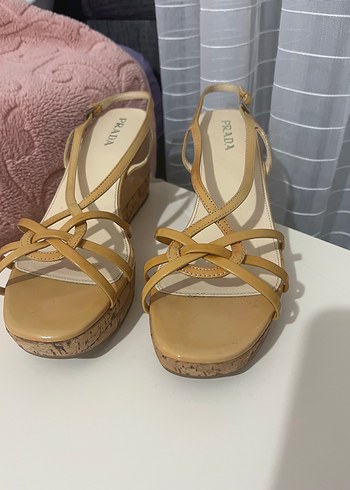 Bej Prada Kadın Dolgu Topuklu Sandalet - Görsel 3