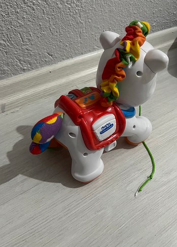 Beden Renk Renkli Müzikli Çekmeli Oyuncak At