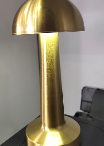 Parlak Altın Masa Lambası şarj edilebilir sıfır ürün - Görsel 2