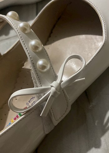 Kız Çocuk Beyaz Tokalı Babet Ayakkabı - Görsel 3