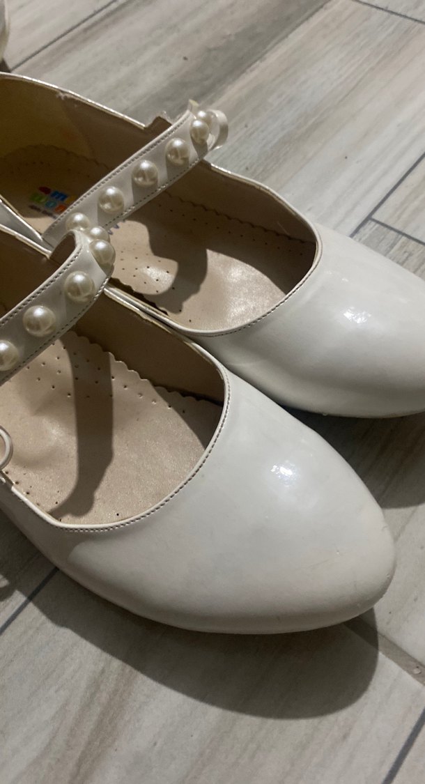 Kız Çocuk Beyaz Tokalı Babet Ayakkabı - Görsel 2