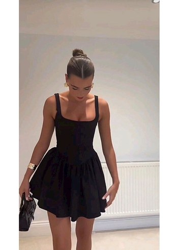 Zara Siyah Kare Yaka Mini Elbise