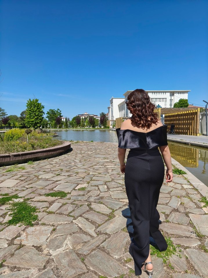 Uzun Siyah Drapeli Straplez Kadın Elbise - Görsel 3