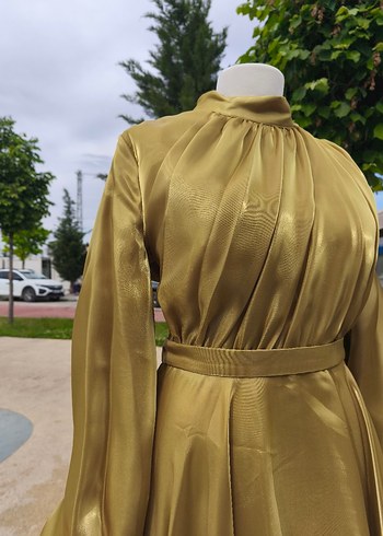 Uzun Kollu Drapeli Altın Renkli Abiye Elbise - Görsel 5