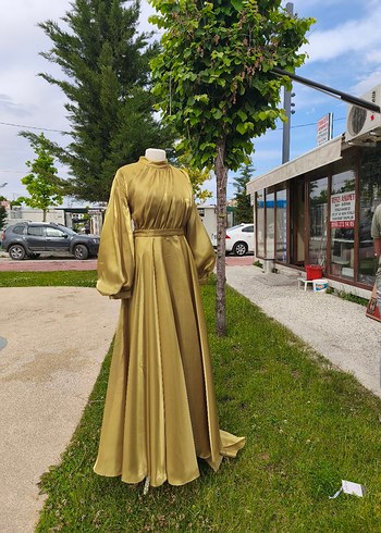 Uzun Kollu Drapeli Altın Renkli Abiye Elbise - Görsel 9