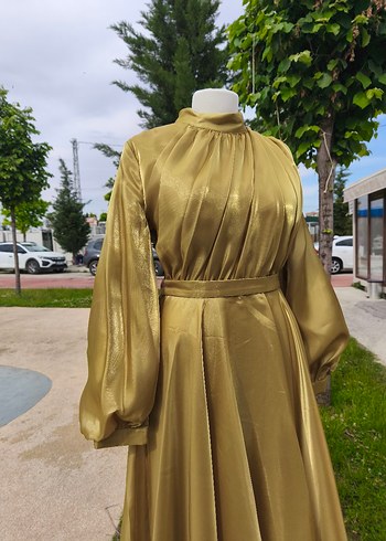 Uzun Kollu Drapeli Altın Renkli Abiye Elbise - Görsel 11
